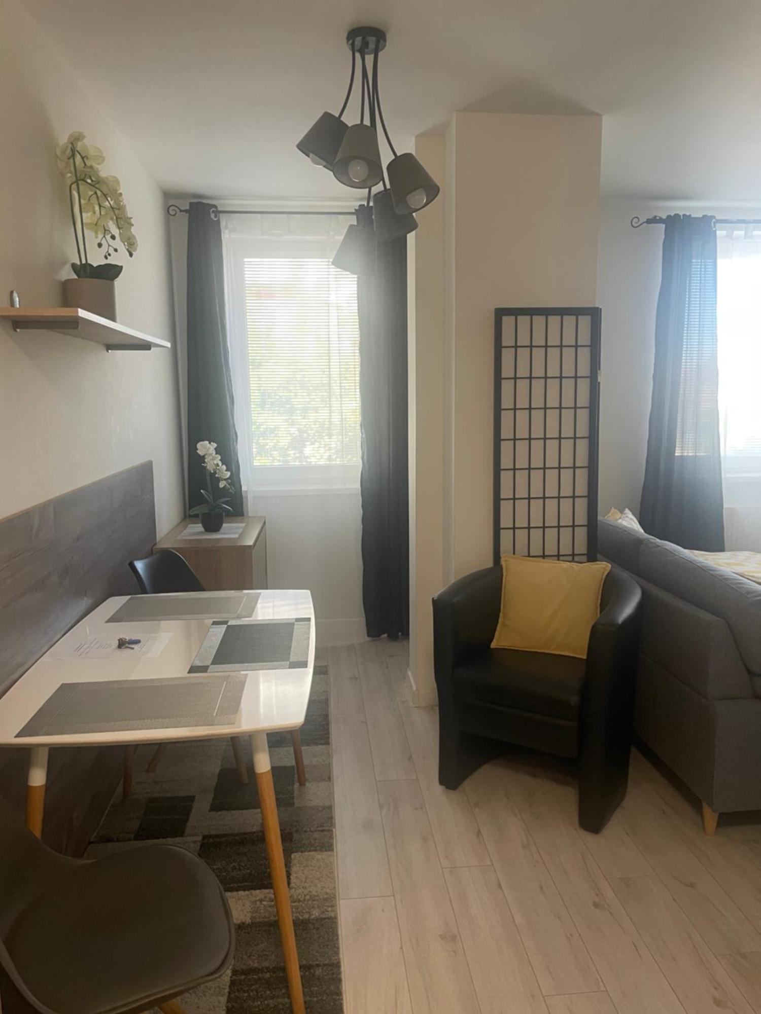 Апартаменты Apartman Central Банска-Бистрица Экстерьер фото
