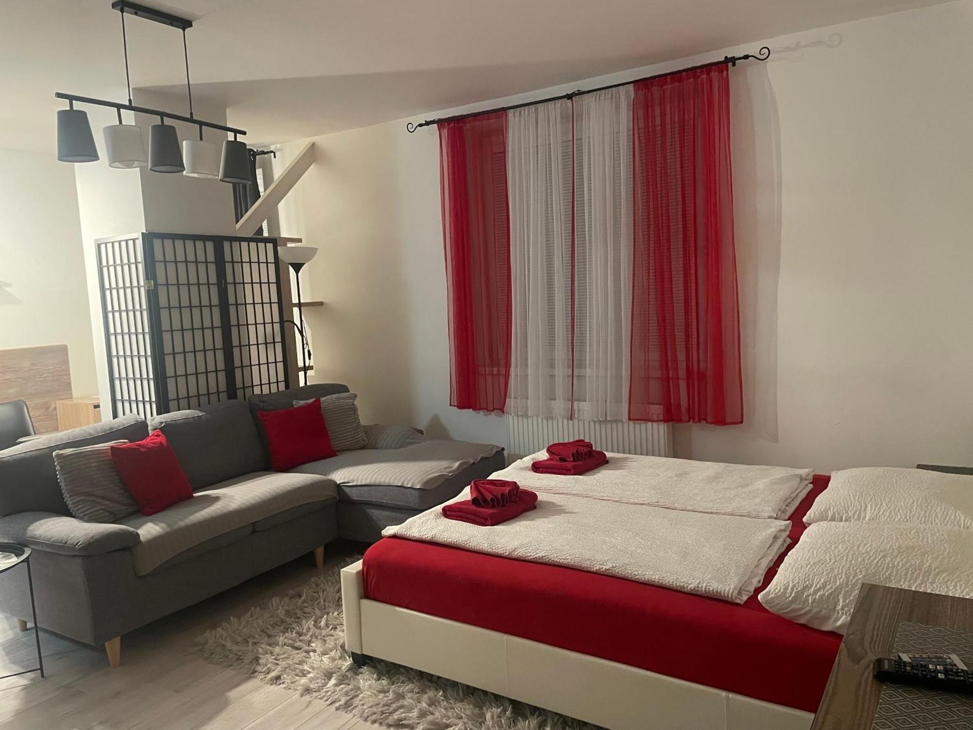 Апартаменты Apartman Central Банска-Бистрица Экстерьер фото