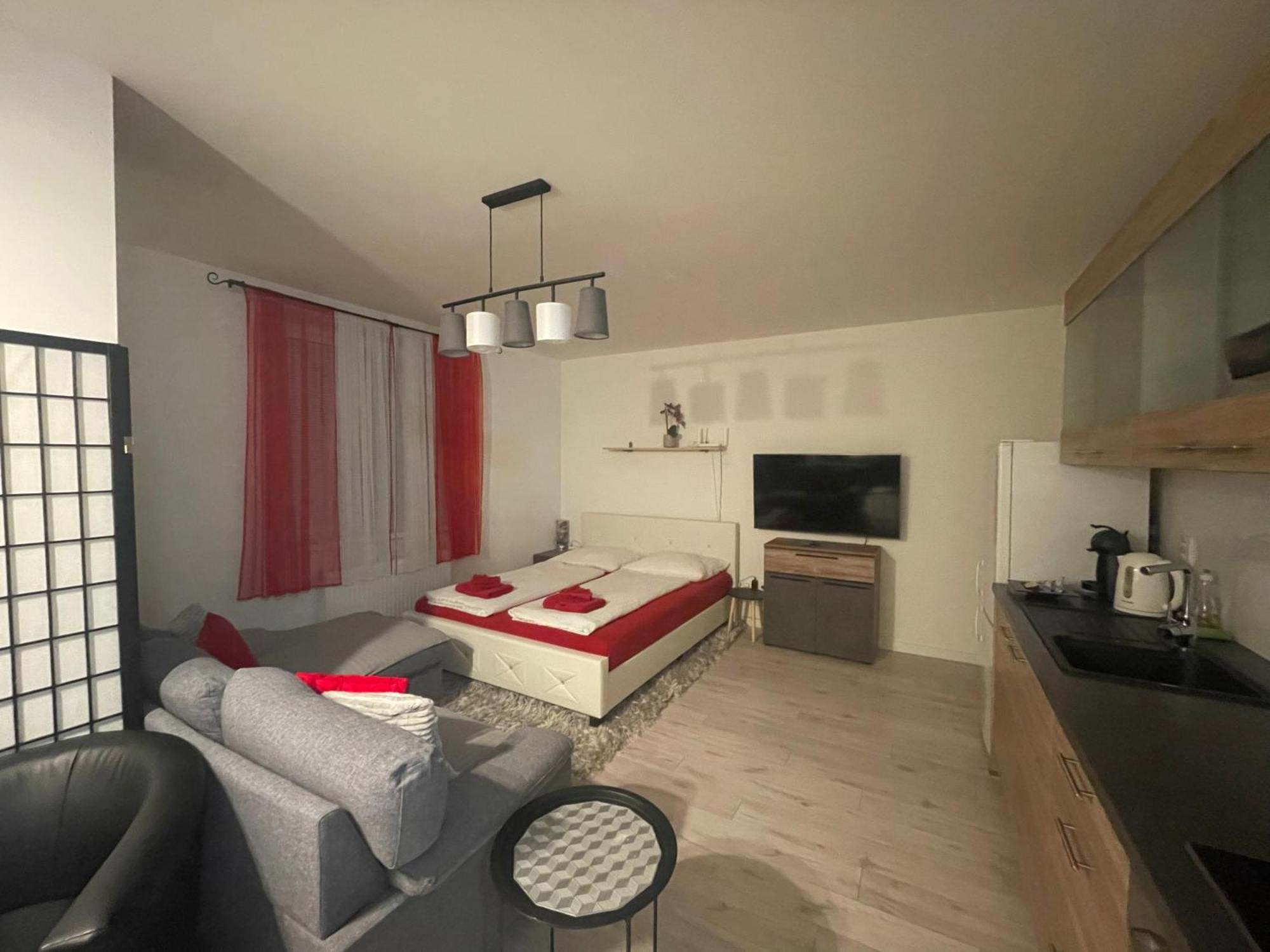 Апартаменты Apartman Central Банска-Бистрица Экстерьер фото